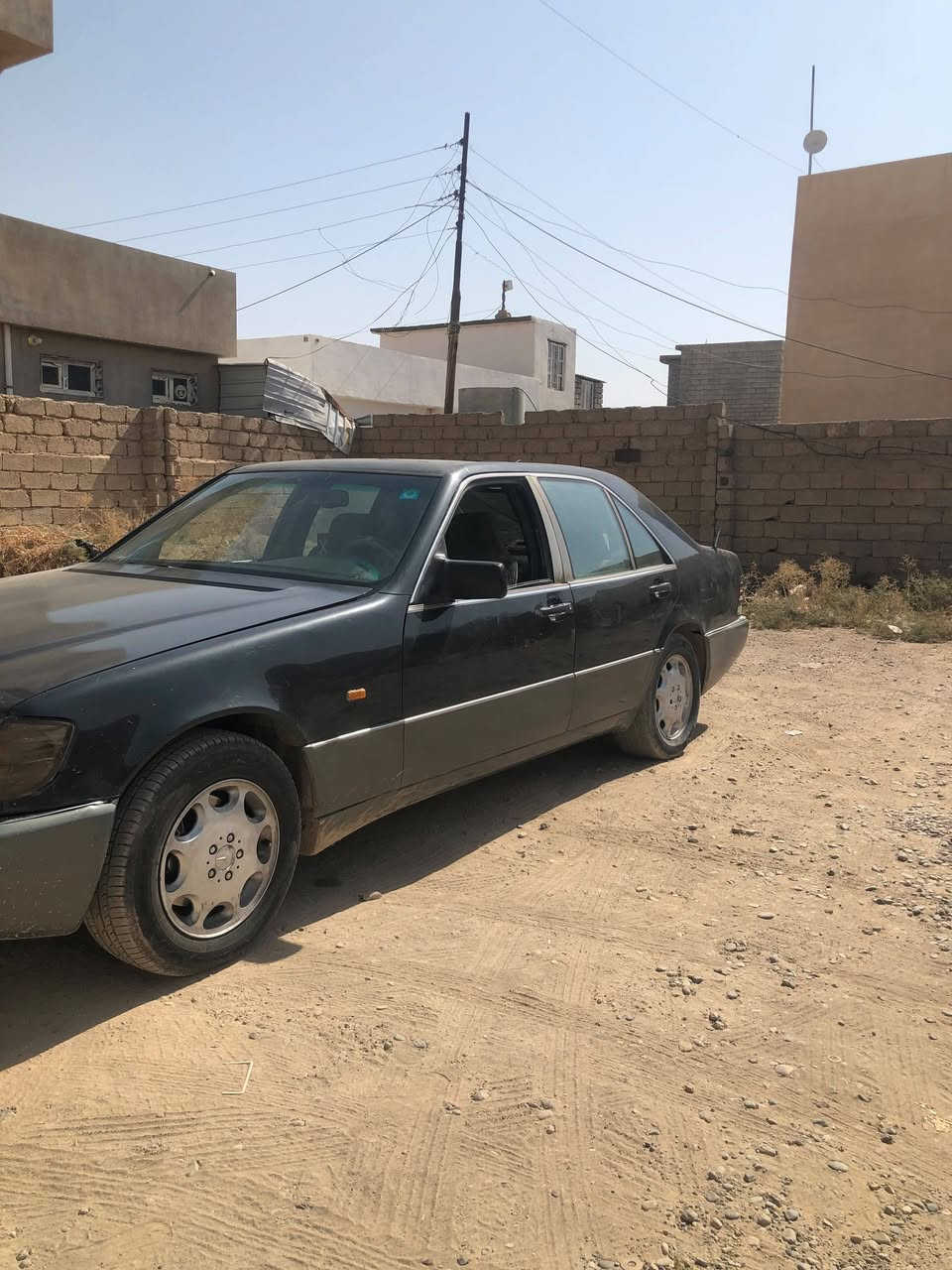 السلام عليكم للبيع مرسيدس شبح كير ومحرك بطة السيارة نضيفه غرفتها نضيفه ما ناقصها برغي رقم دولي شرط التحويل السعر 45 وبيها مجال للشراي رقم الهاتف ***********
