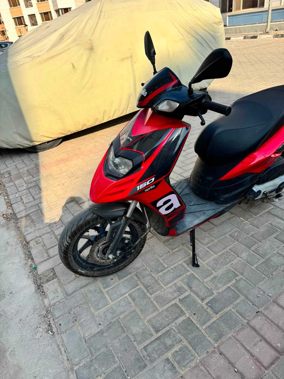 السلام عليكم دراجة ابريليا 150cc بعده بحالة الوكالة 2026 ماشية 800 كيلو تقريباً مرقم وكامل صار اقل شهر من اخذته السعر2.800.000 وانتو تعرفون مواصفته تجي كابريتر وabs بريك امامي 
للتواصل ***********
