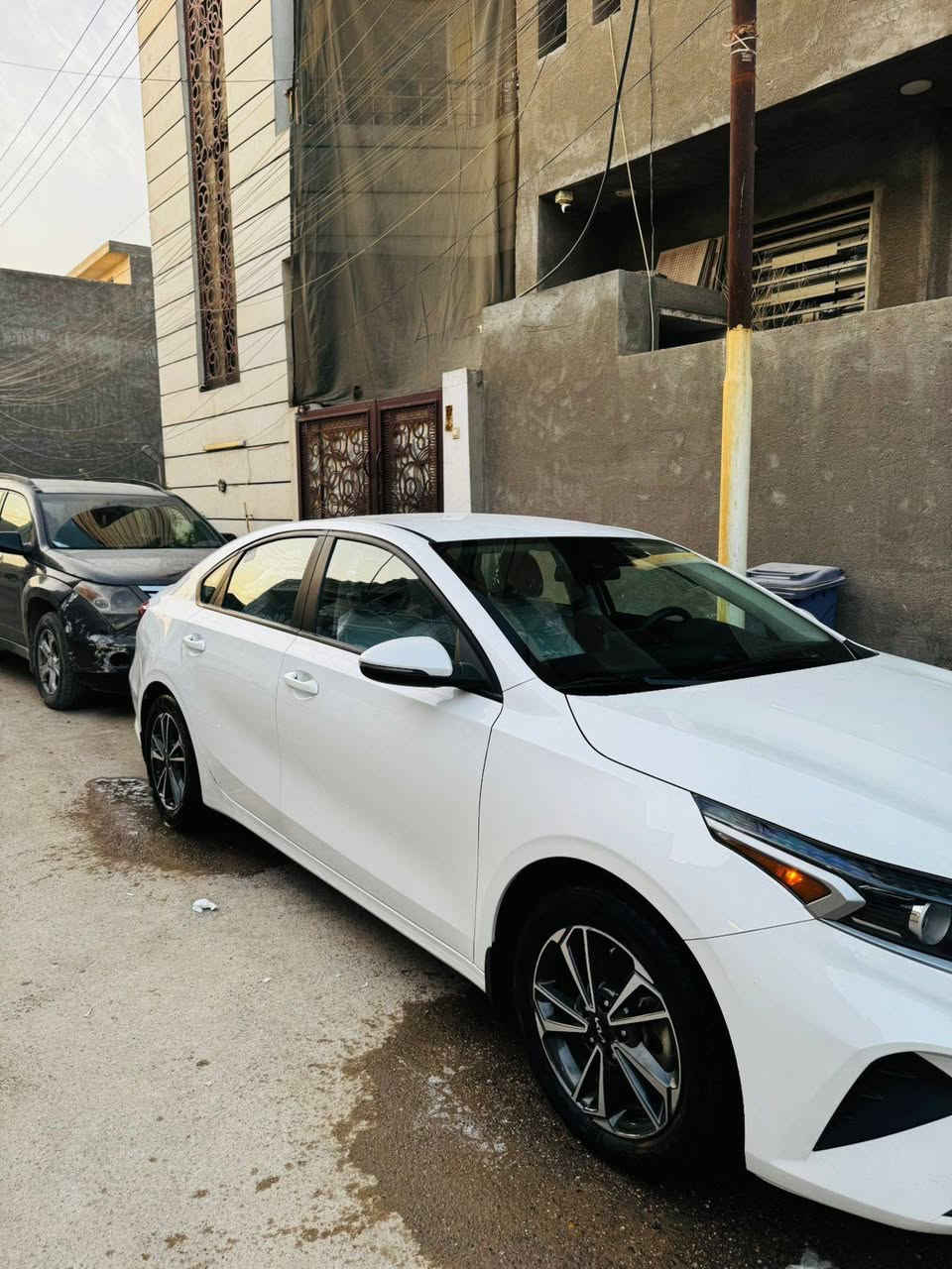 السلام عليكم
للبيع سياره كيا فورتي موديل 23
وارد امريكي بدون صبغ 
السياره نظيفه ك الجديده
رقم السيارة اربيل 
السياره بـ اسمي 
محرك 2000 دوش 
الموقع بغداد
السعر 150
للاستفسار الاتصال على الرقم
***********
