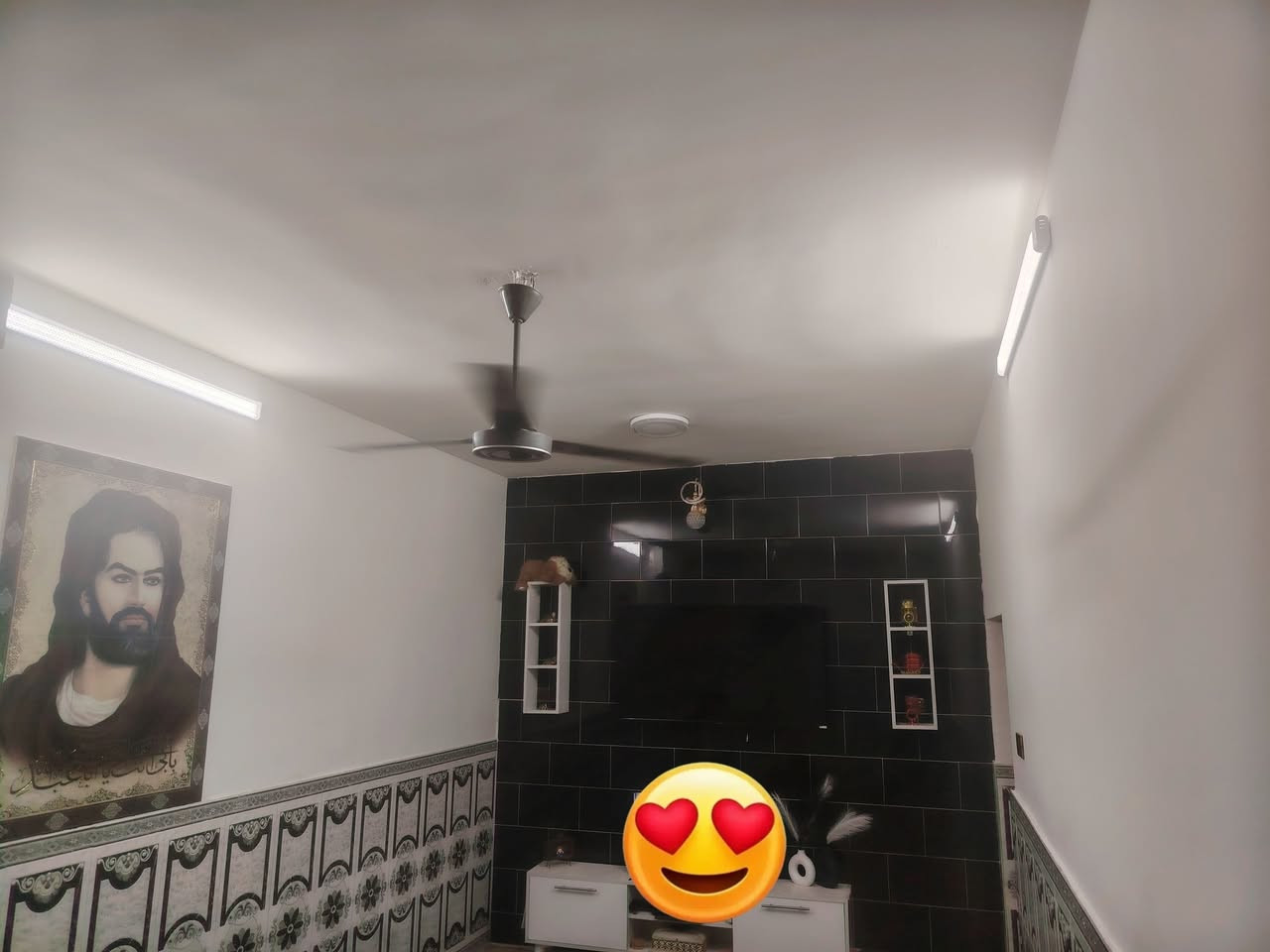 للبيع بيت ١٠٠ متر الحيدريه الثانيه نهايت شارع عسل بي غرفه نوم 5×3مطبخ حار بارد5×3هول 5×3صالت ضيوف5×3حمام خارجي حمام داخلي***********
