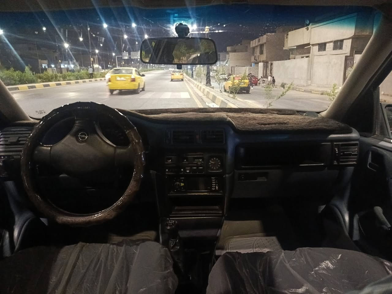 سياره للبيع فكتره موديل ٩٢سنويه إلى 30حجم 18وضع شركه بدون صبغ بس دوايرمركزي وسلايت  شرط تحويل السعر 40الاستفسار على الرقم ***********واسياء***********
