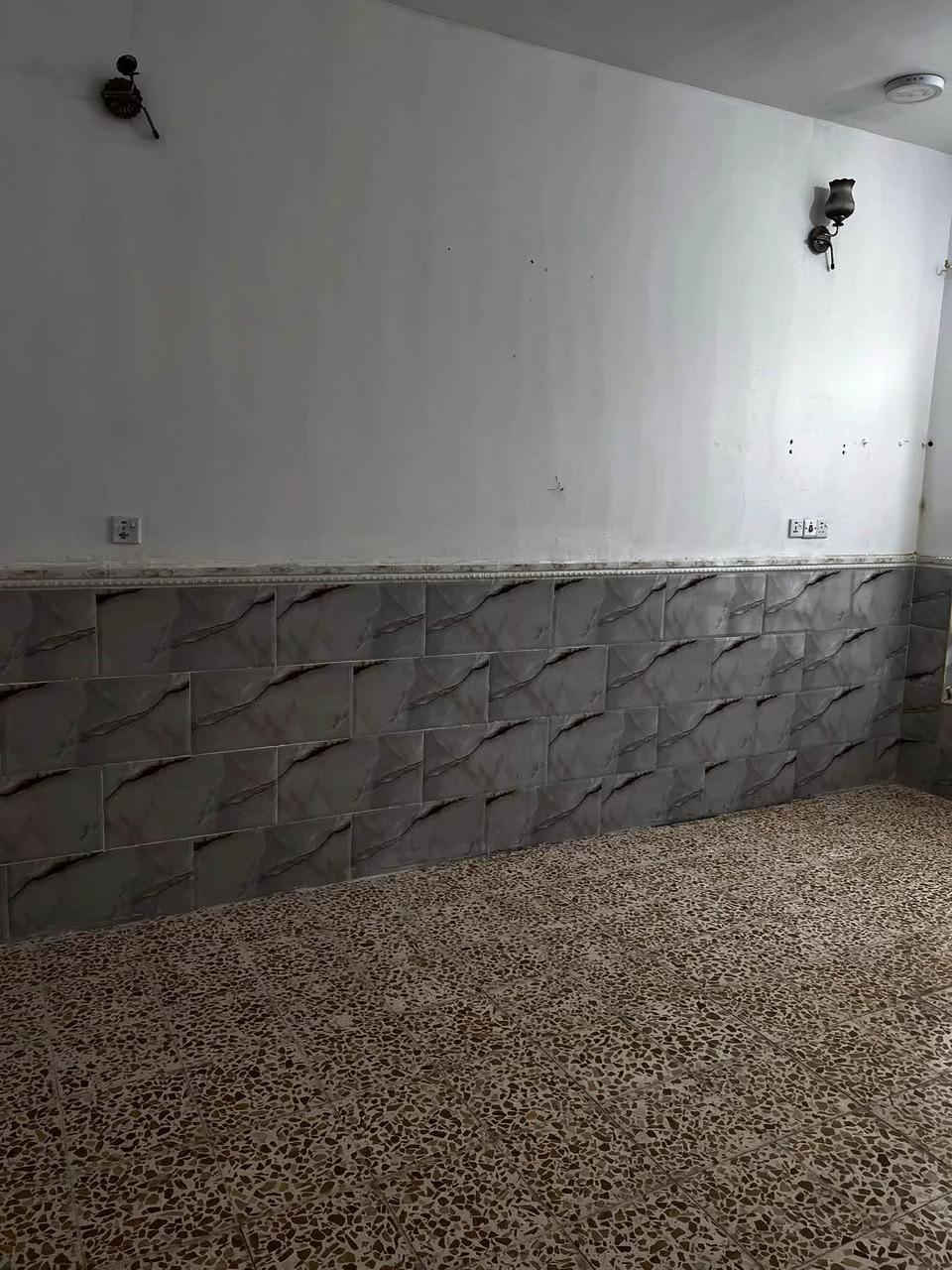 بيت ١٠٠ م طابق ارضي للايجار العنوان :  قطاع 30 شارع المدارس فرع مدرسة للمشكاة  ايجارة ٤٢٥ الف ***********
