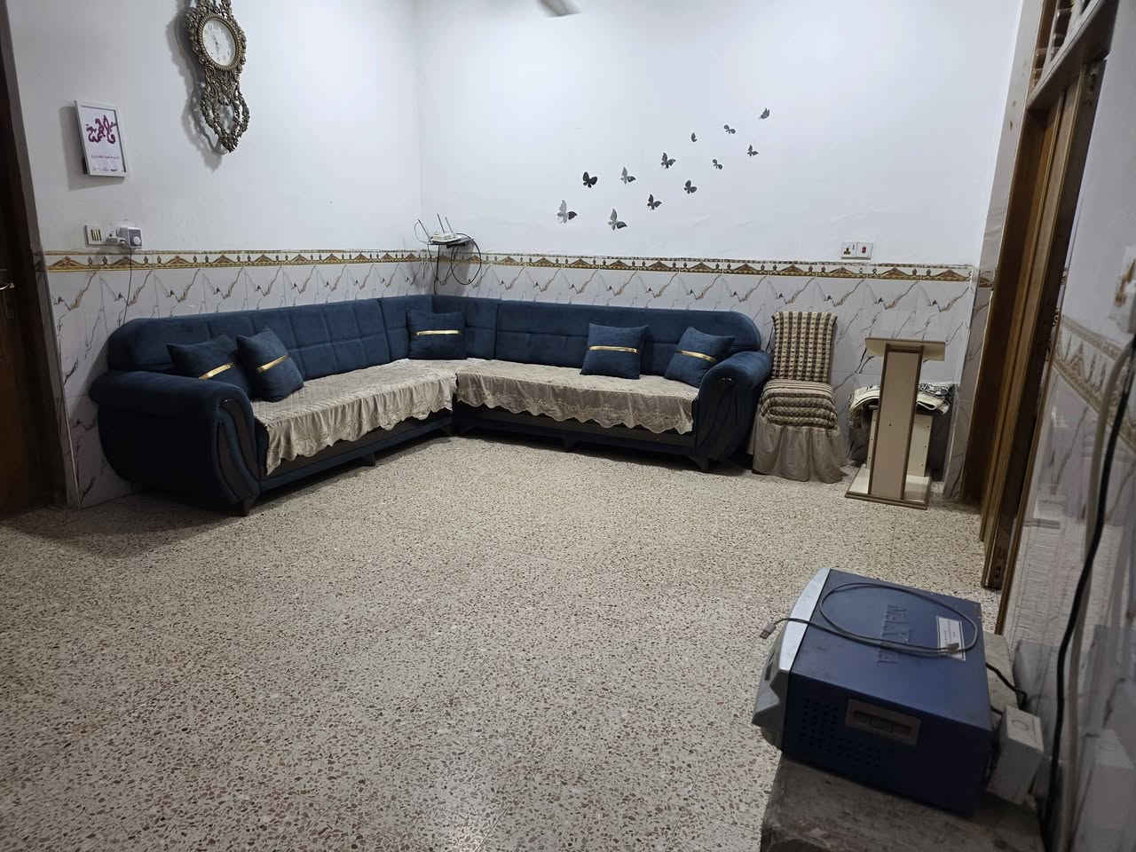 دار للبيع المساحه 200متر طابو صرف طابقين  يحتوي غرفتين نوم مطبخ وهول واستقبال ومجمع صحيات 
طابق الثاني ماكامل 
مطلوب مصرف عقاري  25 مليون 
العنوان / ورديه سيف سعد شارع مركز الشرطه
***********

نص مكتوب في الصور:
- Galaxy A52