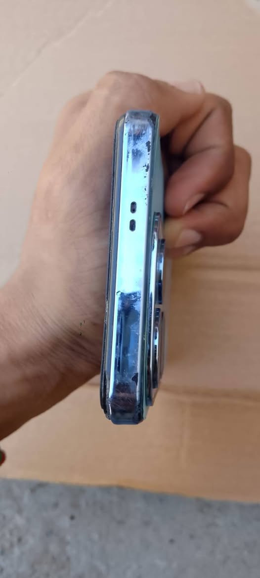 السلام عليكم شباب هاذه جهاز البيع
جهاز نضيف ذاكرته 256 وياه شاحنه 45 واط ولشراي 
يراسل أو يتصلل ***********
يماني بغداد الحميديه 
سعره 125 قفل
