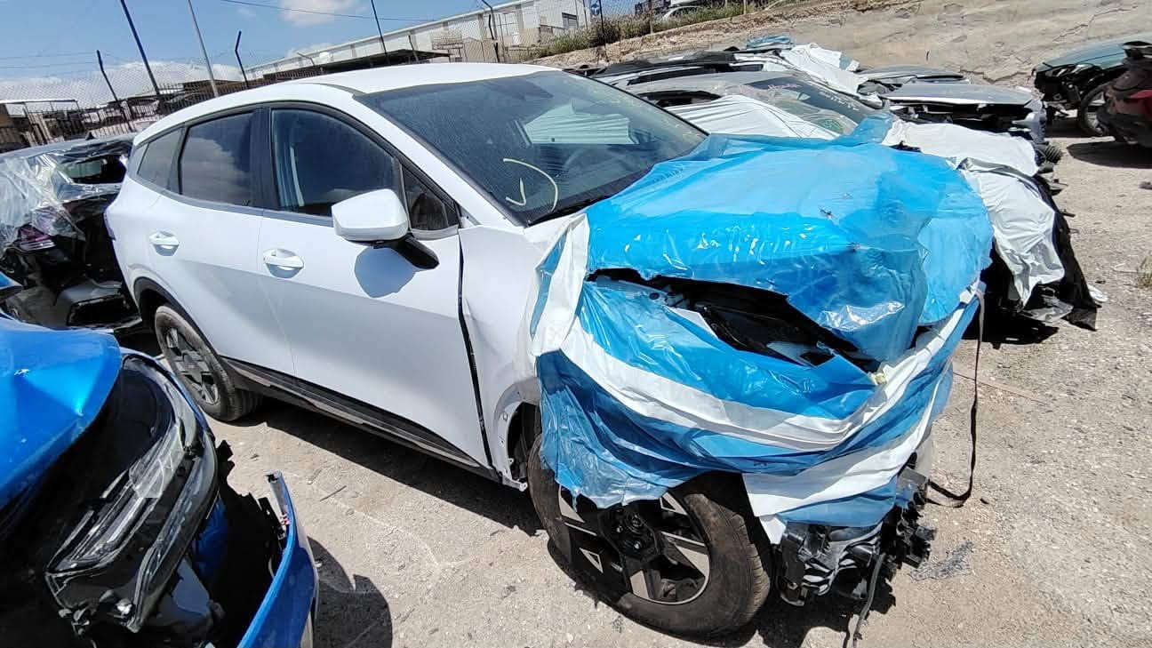 لام عليكم سيارة جديدة
بس اقرة التفاصيل زين قبل لا تتصل

سبورتج موديل ٢٠٢٦ الشكل الجديد امريكي ماشيه اربعة الاف ميل ايرباك دركة فقط وراجع سستم  بيهة بنيد مبدل فقط

محرك ٢٥٠٠ بانزين طبيعي وگير ٨ نمر  امشي بيها ١٤٠ والرون ٢ 

اللون ابيض 

مواصفات  بيسك يعني عاديه

بصمة ورادار امامي وحساسات اماميه وخلفيه وتحديد مسار واوتو هواد وهاند بريك دگمه وشاشة كبيره متصله وعدادات ديجيتال  وستيرن حرف D خياط جلد وأنارة ترحيب وبعد مواصفات 

مكانها بغداد   للاتصال *********** واتساب بيهم او خاص ماسنجر 

والسعر ٢١٥ورقه  وبي مجال للتفاوض مناسب بالنسبة لحادثها وموديلها
