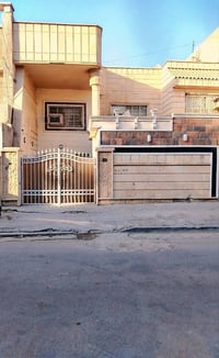 الغدير محلة 706 • ١٣٠م • كراج و٣ غرف