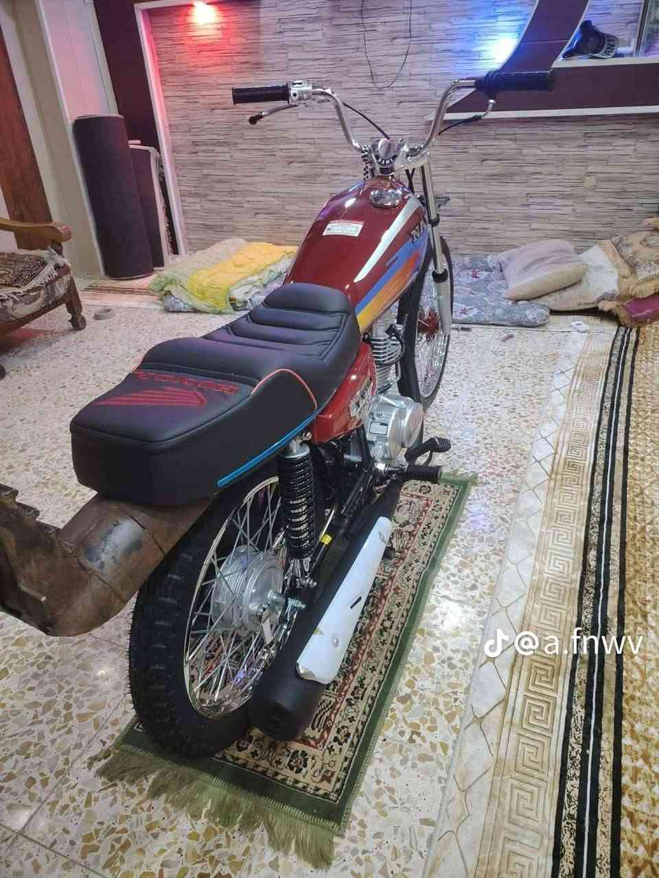 السلام عليكم دراجه اربعه كير موديل 26 تعمير جديد مكينه رابيدو أوراق اسكنر الدرجه نضيفه كلش احله من الصور السعر 800 وبيها مجال حك الجيه ***********
