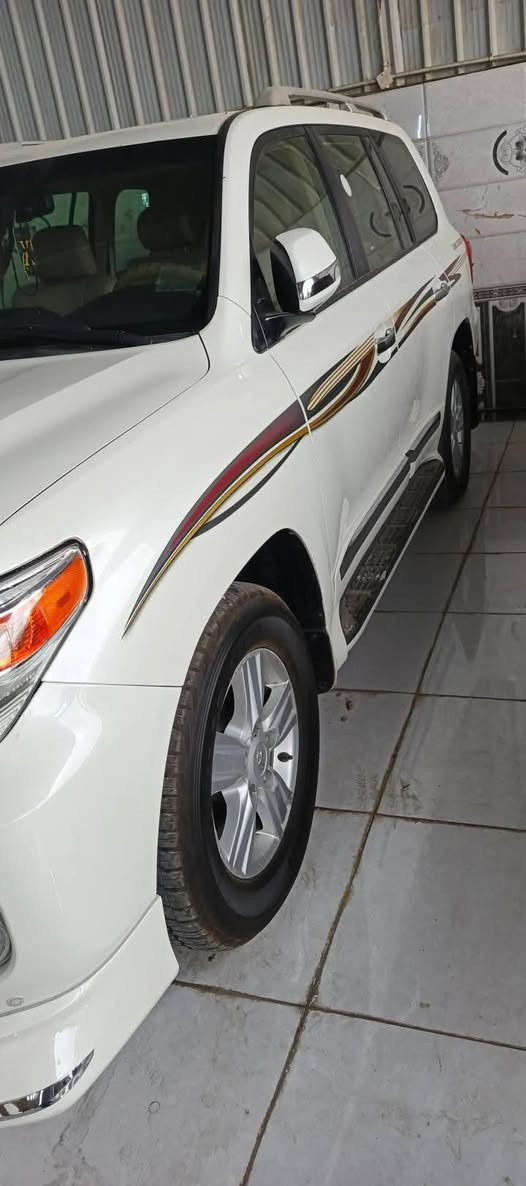 لاندكروزر موديل ٢٠١٣للبيع كفالة من الصبغ مكينه وكير بلاد جديده السياره بمعنى الكلمه للاستعلام الاتصال على الرقم ***********

