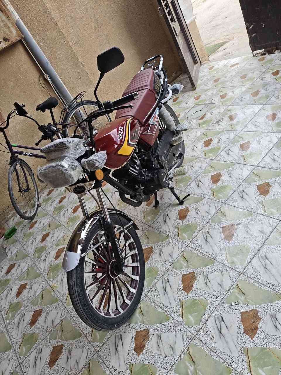 دراجه سونك موديل 25 باب اول حديث
كفاله عامه دراجه شلعه معدل فول 

نضافته مثل مواضحه بصوره 

محرك جواكيج

ورقه منفيس وياه

السعر 975 بيه مجال قليل وحياكم الله 

المكان فلوجه 

هـ***********
