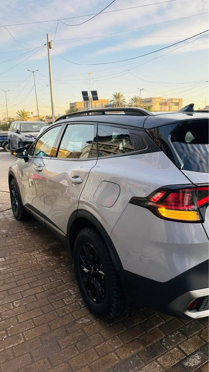 سيارة سبورتج مديل 2023 وارد امريكي حادثها موضح بالسونار سيارة فول بنراما كشنات كهرباء كشنات تدفئة حساسات وبعد بيها مواضفات مكينتاها 2500gdi مكاني بغداد سعرها 210وبيها مجال 
رقم الهاتف
***********
*********** بغداد, العراق
