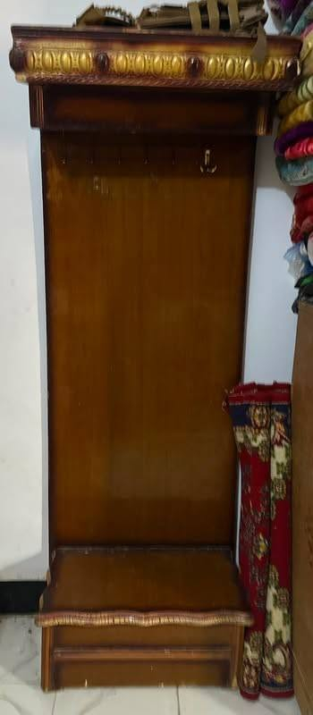 سلام عليكم غرفة اخشاب صاج عراقي نضيفه. مكاني رفاعي. سعره. 350   ***********
