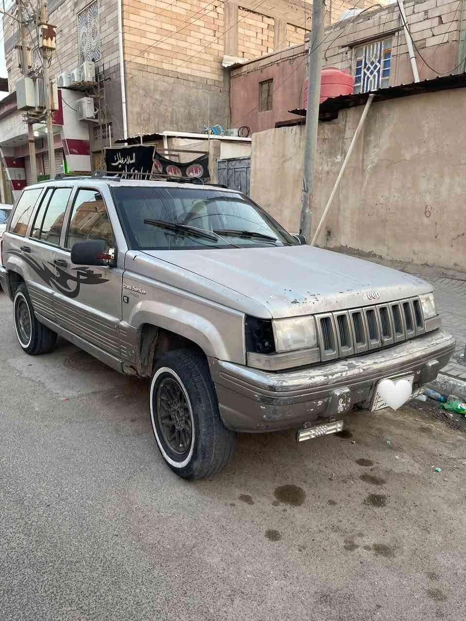 جيب شيروكي موديل 1993 محرك بطة 3000 رقم بصرة خصوصي وراعيه بلبصرة السعر 35 ورقة وبي مجال بسيط للاستفسار الاتصال على الرقم ***********
