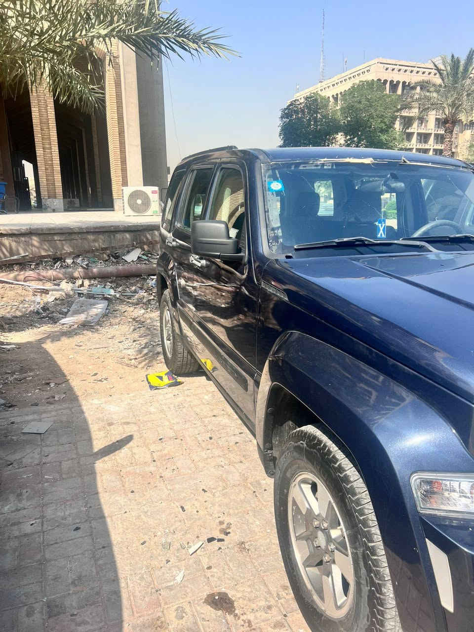 السلام عليكم جيب لبرتي السيارة جديده معنا الكلمه كفاله من كلشي بيع مستعجل تبريد ثلج صبغ عام بدون ضربه جراد فقط العنوان بغداد *********** السعر 68

