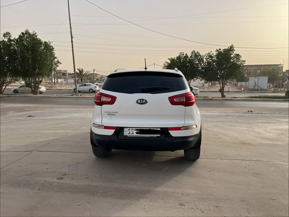 ￼
Sportage خليجية 
2013 كفاله
2400 DOCH 
رقم بغداد 
فور ويل AWD 
الممشى 160 الف
المحرك 2400@ السعر 147   ***********
