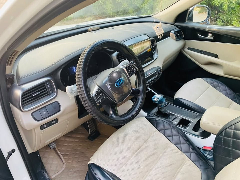 السلام عليكم🌹
🚘 سورنتو 2020 وارد خليجي – فول مواصفات

* الموديل: 2020
* الوارد: خليجي
* المحرك: 6 سلندر
* المقاعد: 7 راكب
* الممشى: 40 ألف كم حقيقي
* بانوراما
* حساسات
* ثلاث قطع تبريد
* باقي المواصفات معروفة وموجودة بالسيارة.

🔹 السيارة نظيفة جداً، والسونار مرفق مع الصور للتوضيح.

🔸 بعد السونار:

* طخة بالباب الخلفي، راجعة بارد.
* طخة بالتكمة، راجعة بارد.
    ولا توجد ملاحظات أخرى مخفية.
📍 مكان السيارة: بغداد
💰 السعر: 290
وقابل للتفاوض مع الشاري الجاد.

📞 للتواصل: ***********
