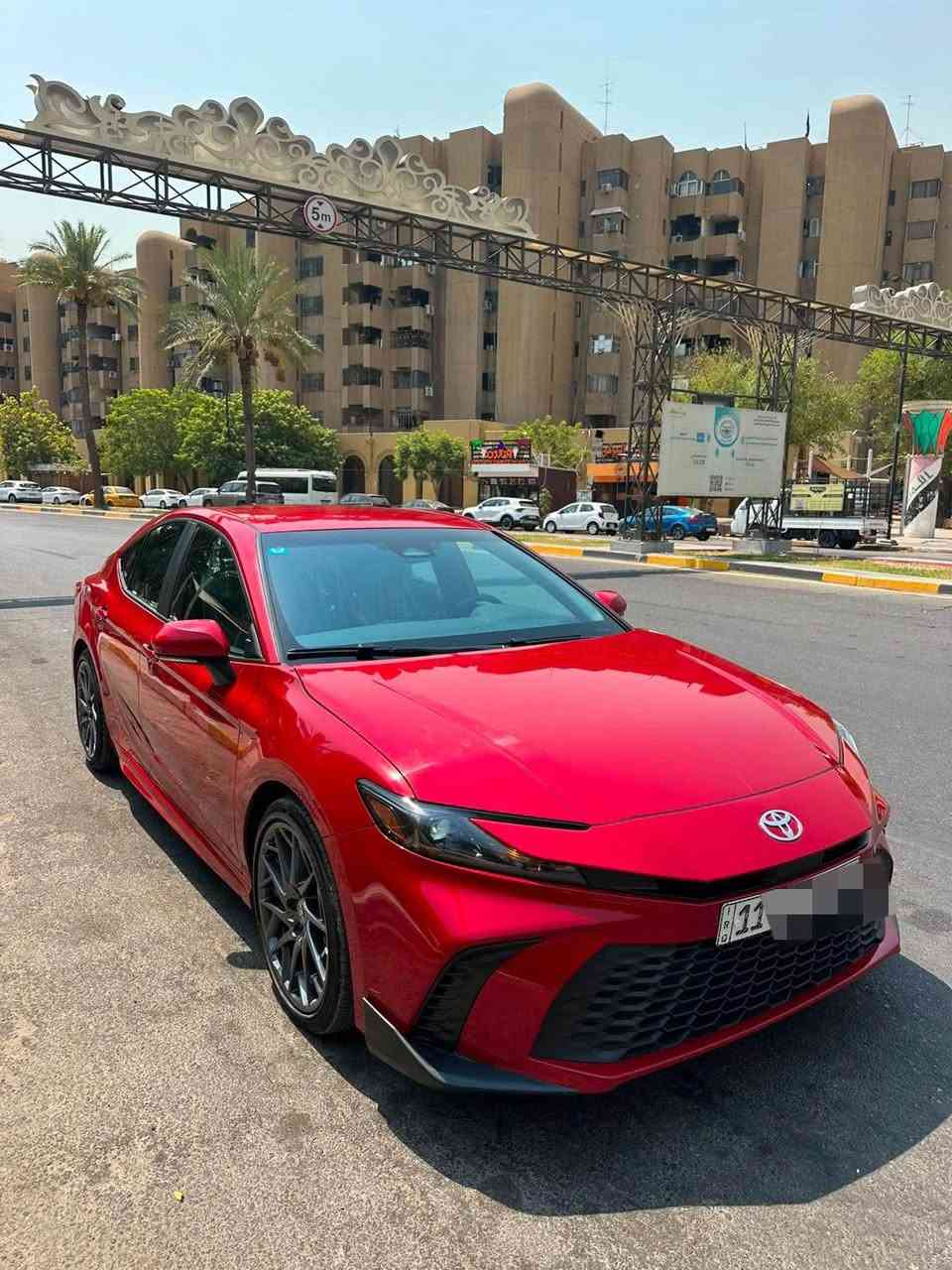 سلام عليكم
تويوتا كامري 2025 SE    
السيارة  ماشيه 8000 الف بعده زيرو دخول جديد 
مكينتها 2500 هايبرد 
بيها مواصفات كاملة:
كوشنات كهربا، جلد 
دخول ذكي 
تشغيل عن بعد 
مرايات رادار، رادار أمامي وخلفي
تحديد سرعة، ونظام البريك الأوتوماتيكي
بيها 3 وضعيات سياقة: ECO – NORMAL – SPORT
شاشة كبيرة ونظام صوتي 
بريك بصمة، Auto Hold
 مواصفات هواية بعد
بجم كبس ضهر كبس 
قطعه وحده صبغ باب السايق فقط باقي السياره كفاله عامه صور الحادث بالمنشور 
ايرباك برده فقط 
مرقم بغداد بسمي شرط التحويل   
مكان السياره بغداد 
سعر 240
رقـــم  *********** بغداد, العراق
