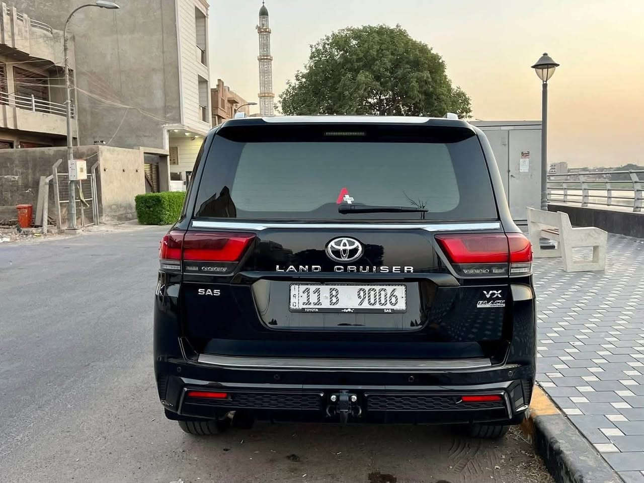 السلام  عليكم عندي  لاندكروز vx  بلاك ادشن موديل 2024                   وكاله sas   محرك 4000 تنفس طبيعي  ماشيه  8000 km سياره  مستلمه من الشركه  على ايدي  مكفوله  لاشخط  ولا رصعه  بعده بالضمان  مغلفه ppf  كامل حتى القماره   كامله مغلفه  معروفه مواصفات Vx  تجي  فول مواصفات موضحه  بالصوره اذا تحب  تشوفه  سياره باسمي  رقمه   بغداد  مميز  تحويل مباشر  مكاني  الاعظميه  اي  استفسار هذا رقمي ***********
