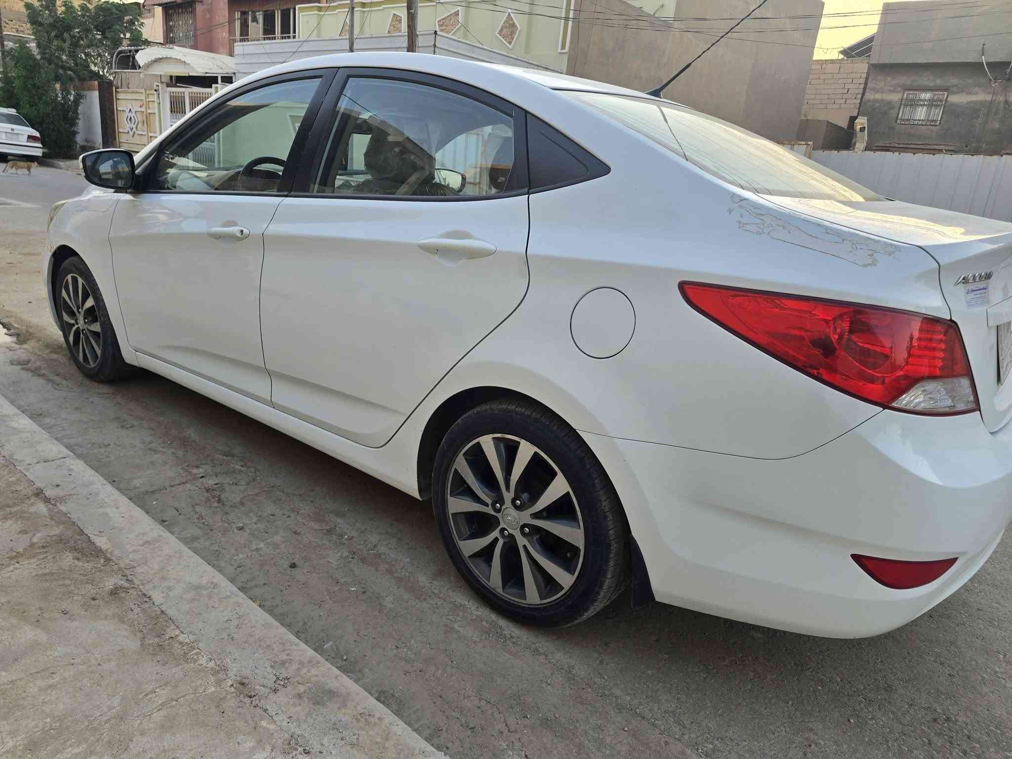 للبيع اكسنت خليجي فول مواصفات رقم بابل انكليزي بأسمي موديل 2015 محرك  1600 هزه جديده وسنويه31 
سياره كفاله من اي ضرر
محرك وكير ايضاً مكفول
للاستفسار : ***********
مكان السياره في بابل .
