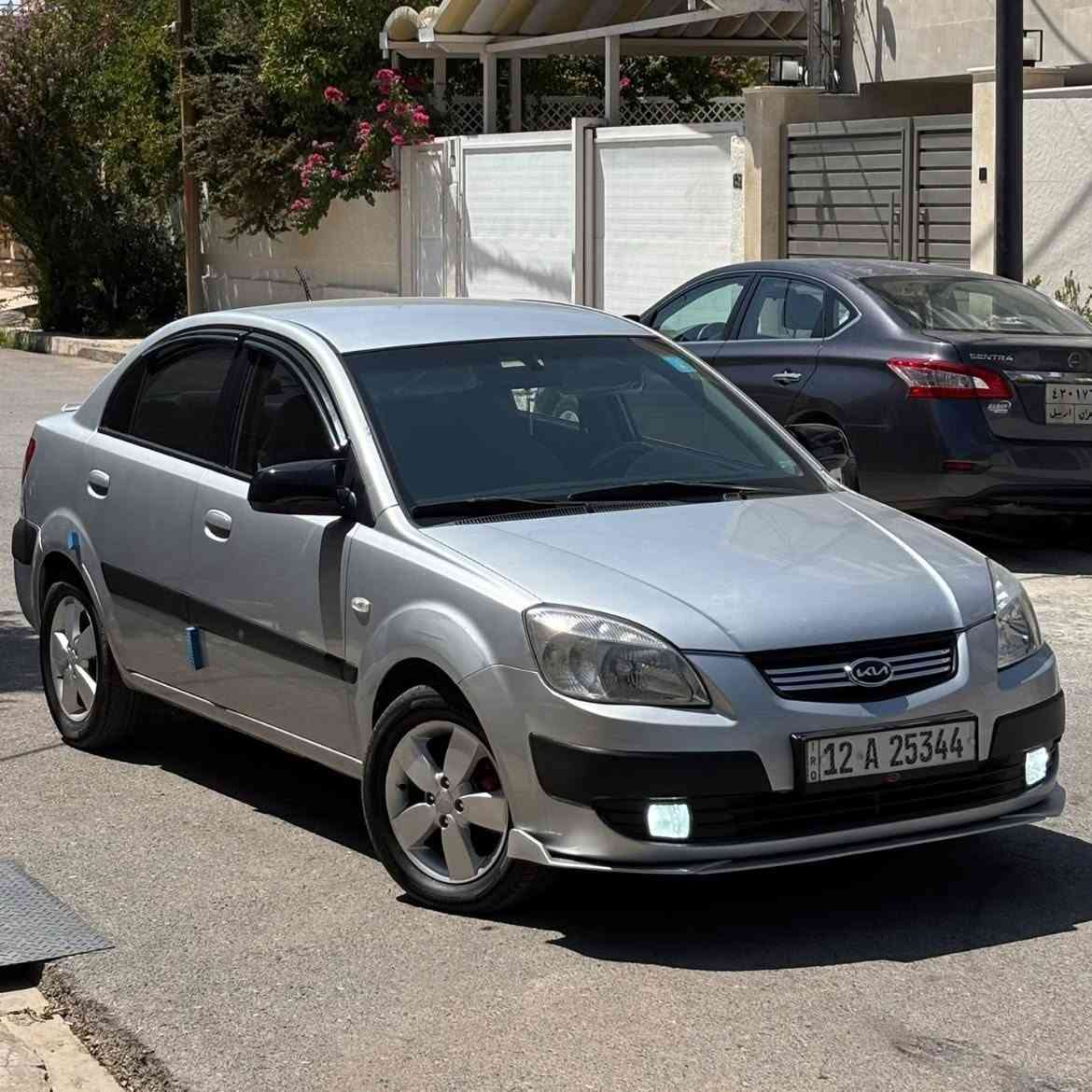 كيا ريو برايد 2008 محرك 1600 سيارة على وضع الشركة خليجي ماخذيها من الشركة  ماشيه 126 الف حيل نضيفة وعليها ادامة كاملة  وماملعوب بيها  فقط محرك بداية صرف. الضرر  صبغ بين البابين اثر طخة ماطور   + مكانتين صغيره معدله بارد  السعر 92 شراي  خابر وتدلل
 ‭***********
