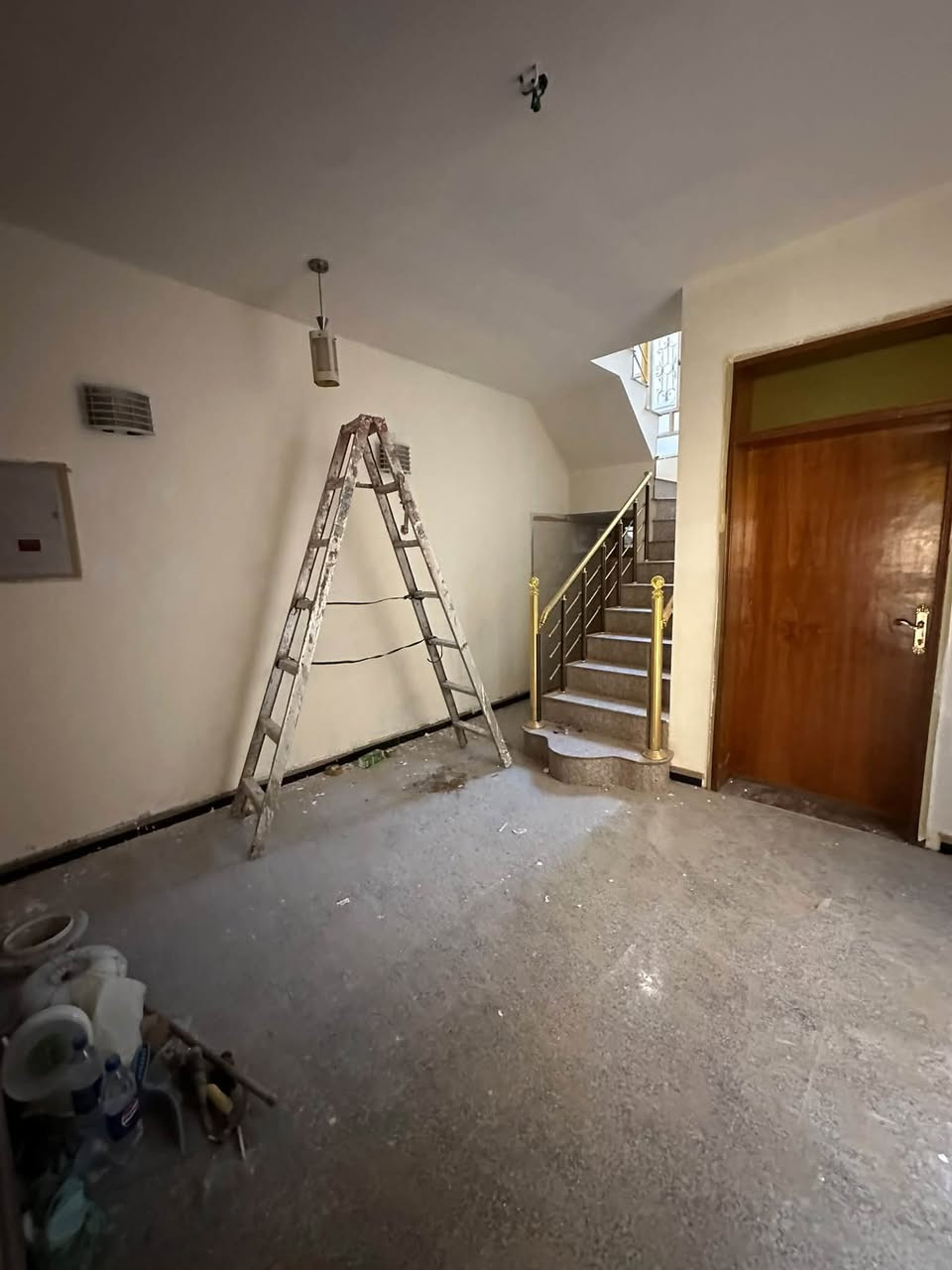 � للإيجار في السيدية

📐 المساحة: 125 متر
🚪 مدخلين
🛏️ 3 غرف نوم
🛋️ صالة
🍳 مطبخ
🚿 خدمات صحية

📍 الموقع: السيدية – الظباط

✨ العقار يُسلّم جاهز ومصبوغ

💰 الإيجار: مليون و250 ألف قفل 🔒 

📞 للاستفسار والتواصل:***********
