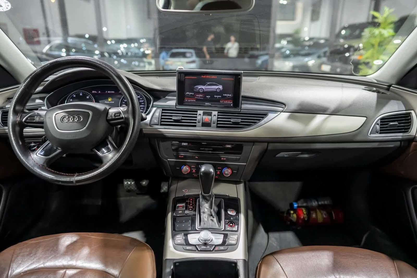 السلام عليكم � للبيع | Audi A6

أودي A6 –
الموديل 2017 
🖤 اللون: أسود
🤎 الداخلية: جلد بني
❌ بدون فتحة سقف

مكينه 2000 تيربو 

⭐ المواصفات والتجهيزات:

* 📱 شاشة MMI
* 🍎 Apple CarPlay
* 🤖 Android Auto
* 🎵 تشغيل موسيقى ووسائط
* 🎛️ تحكم كامل من أزرار الـMMI
* 🎚️ Audi Drive Select — Comfort / Auto / Dynamic / Individual
* 🎮 تحكم بالمقود
* ❄️ تكييف أوتوماتيك ثنائي المناطق
* 🔘 تشغيل السيارة بزر Start/Stop
* 💺 مقاعد جلد
* 💡 إنارة أمامية LED
* 🛞 جنوط ألمنيوم أصلية/رياضية
* 🅿️ حساسات اصطفاف
* 🔊 نظام صوت أودي
* 🚪 تحكم مركزي وأبواب كهربائية
* 🖥️ شاشة معلومات بين العدادات
* ⚙️ ناقل حركة أوتوماتيك
* 🛡️ أنظمة أمان أودي
* ✨ داخلية مرتبة وفخمة
* ✨ خارجية نظيفة ولامعة

السيارة فخمة، مريحة، مواصفاتها حلوة ومناسبة 
السعر ب 130 فقط وبيها مجال بسيط 
مستعجل على بيعهه مكاني بغداد المدائن 
للاستفسار ***********
