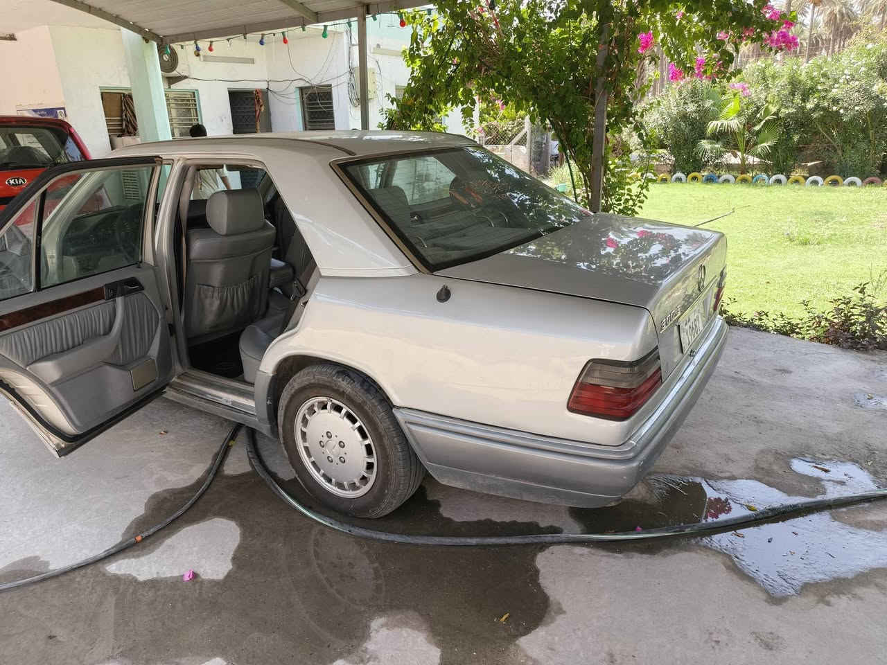 مارسيدس دب
مارسيدس دب للبيع موديل 1992 مسجل بالسنوية موديل 90 

محرك، كير، اكسل كفاله 

تبريد شغال 

مصبوغة جماليه فقط 

سيارة نظيفه بمعنى الكلمة 

السعر 80 وبيها مجال 

المكان بغداد الدورة 

اتصال  ***********

واتس ايضا متوفر
