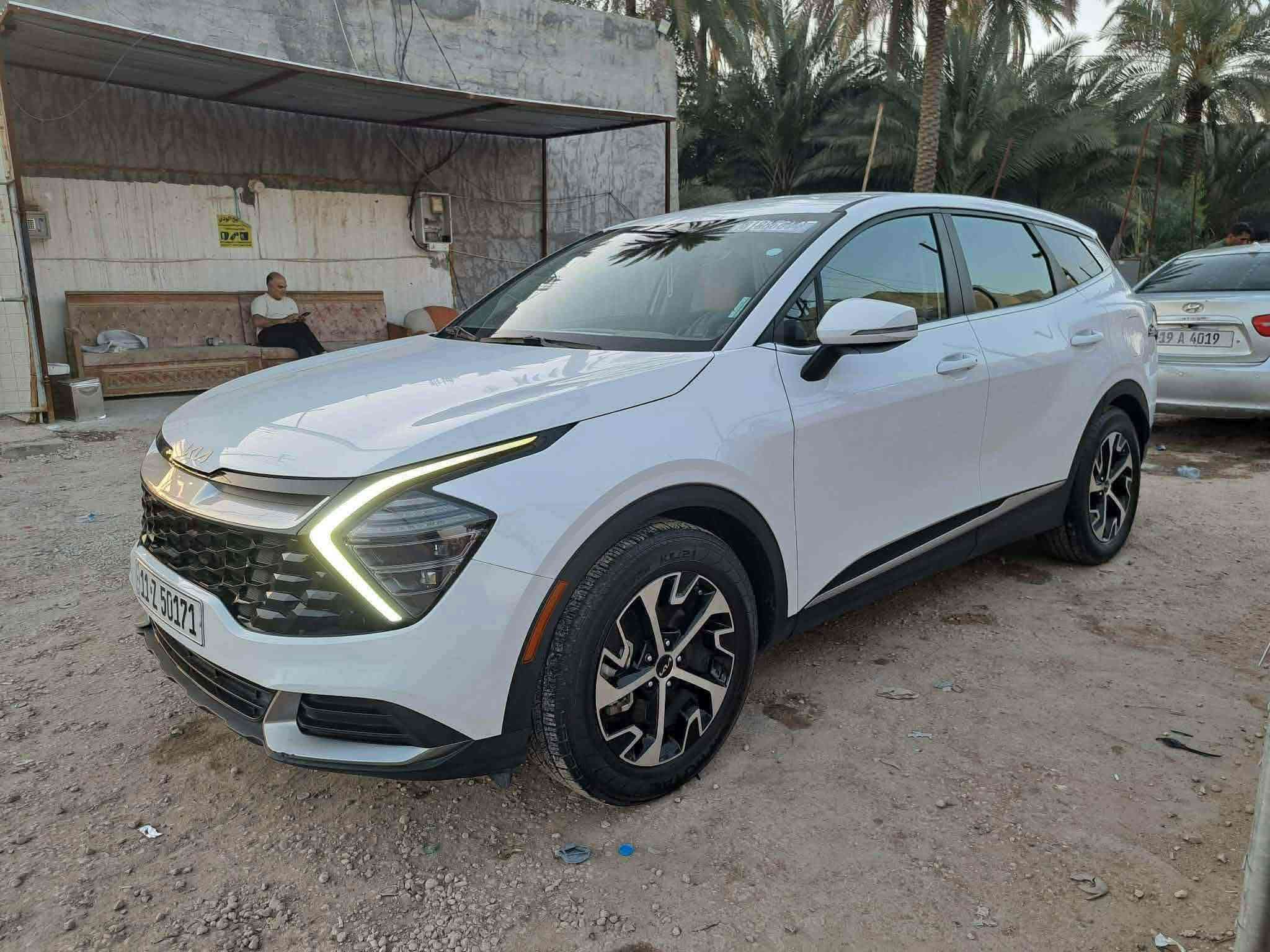 سبورتج فئةExسعره195وبيهه مجال
موديل 2024 وارد امريكي
رقم بغداد بسمي
ماشيه 96 الف
بدون دواخل بدون يرباك 
مكفوله من صبغ وتبديل
 بيه بس بارد بصيط
باقي سياره كفاله كير ومكينه وتبريد 
سياره مستورده اني وعله يدي مال جناي 
مستعجل عله بيعته
العنوان كربلاء ***********

نص مكتوب في الصور:
- 81886644