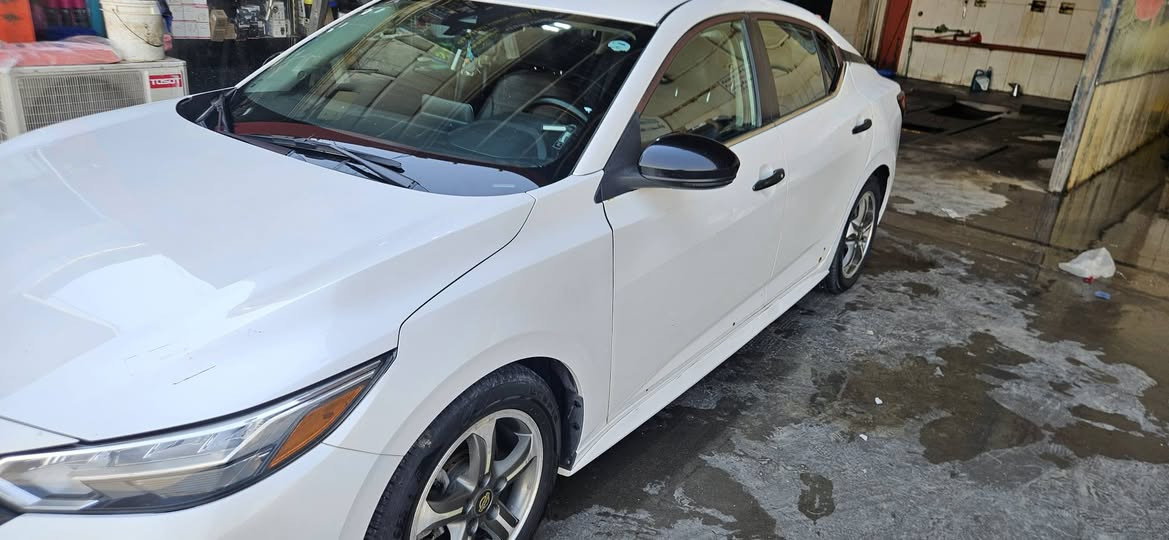 🚘 نيسان سنترا SR موديل 2020
⚫ اللون: ابيض صدفي
🔧 المحرك: 2.0 لتر – 4 سلندر
⚙️ القير: CVT أوتوماتيك
💨 الدفع: أمامي
📍 العداد : 110,000 كم 

✅ السيارة مرتبة ومستخدمة شخصياً
✅ المواصفات SR
✅ مكيف وتبريد ممتاز
✅ كاميرا خلفية
✅نقاط عمياء
✅ شاشة carplay , android auto
✅ مثبت سرعة
✅ تحكم ستيرن
✅ تشغيل بصمة/ وتشغيل عن بعد
✅ رادار امامي لتجنب الصدمات
✅ رادار خلفي
✅ رادار جانبي لتحديد مسار الطريق
✅ أنظمة أمان متعددة 

وبعد مواصفات ال SR في الوارد الامريكي المعروفة
السيارة نظيفة واستخدام شخصي
⚠️ ضرر السيارة كما موضح بالصور . 

رقم الشاصي / 3N1AB8DV7LY255194 

💰 السعر: [ 140 ورقة وبيها مجال للشراية] 

مكان السيارة
بغداد / بسماية 

للاستفسار والتواصل: ***********
***********
