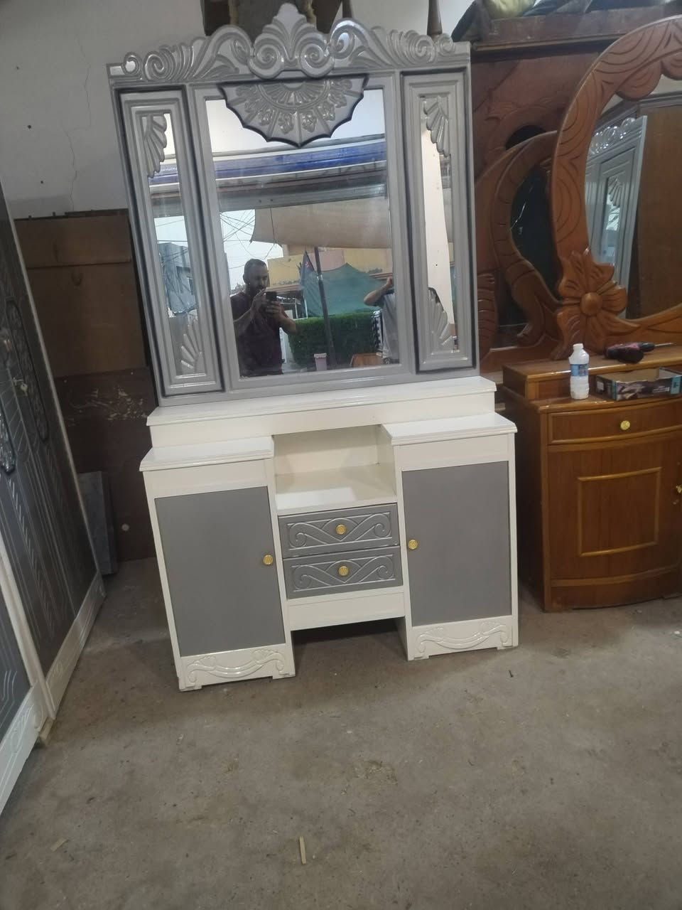 غرفت نوم عراقيه اخت الجديده ستعمل شهر واحد ألوان السعر كلش حلو العنوان شفته شارع المفوضية قرب مولد نصوري ***********
