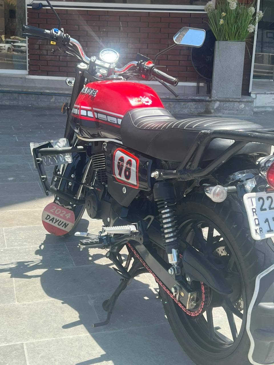 للبيع دراجة دايون لاتي 2025 ❤️🔥
اللون: أحمر م
المحرك: 200 سي سي
الدراجة نظيفة جداً وحالتها ممتازة
قوية بالسحب ومريحة بالاستخدام
جاهزة للفحص والمعاينة الدراجه رقم اربيل 
الدراجه فلوسها بيها مكان الدراجه بغداد المنصور 
للاستفسار والتواصل واتساب أو اتصال: 📞 ***********
السعر 2.600 وبيها مجال شي بسيط.
