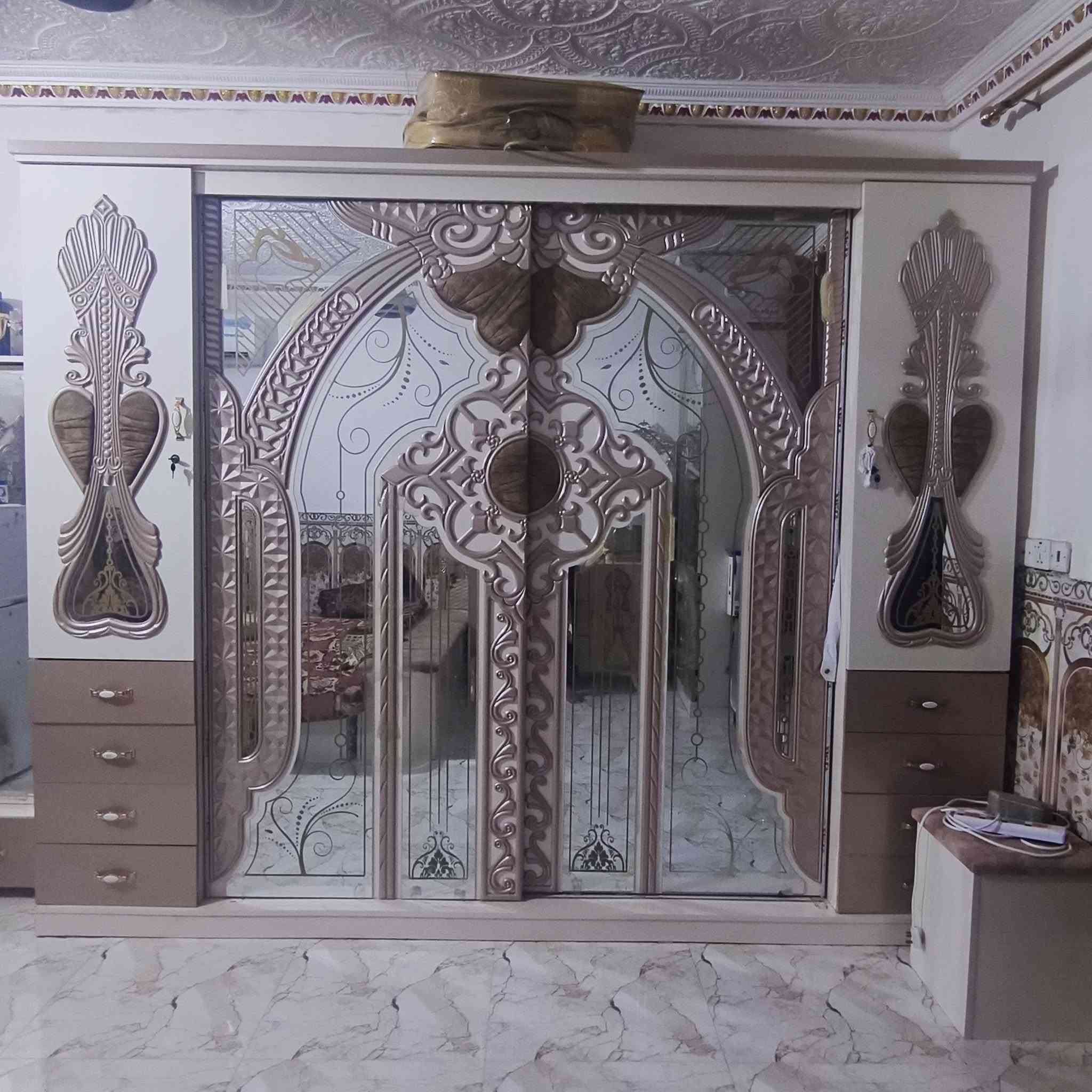 سلام عليكم
غرفه نوم مستخدمه قليل تركيه جديده مكان حبانيه الخالديه 
للاستفسار الاتصال ***********
