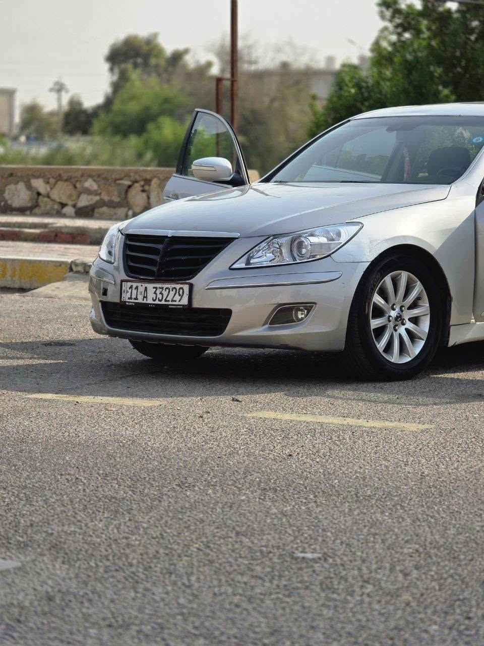 جينيسس 2009 وارد امريكي محرك دوش المرغوب🔥🔥 3800 ---الكير اوتوماتيك AT  ---- رقم انكليزي ورقم مميز والتحويل ثاني يوم 
المواصفات 
1- شاشة كبيرة 🖥️
2ـ ماوس🖱️
3- خزن ميموري للكشنات
4- فتحة 
5- تدفئة وتبريد بالكشنات 
6- كشنات كهربائية 
7- لايت زنون عليها 
وبعد اكو هواي مواصفات
السيارة مختمة ما عدا البنيد والدعامية مو نفس اللون 
وبعض الضربات الخفيفة الموضحة بالصور للاستفسار الاتصال على الرقم ***********
📍موقع السيارة / ميسان - العمارة 
السعر 95$
او مراوس بسيارة اربع سلندر ... عمارة, ميسان
