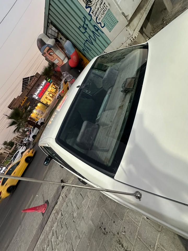 سلام عليكم 
فولفو 940 موديل 1995
رقم بغداد 
محرك وكير جديد حاويه
باتري جديد  
تبريد شغال 
مكاني بغداد 
***********
سعر 85 وبيه مجال  قليل حك الجيه
