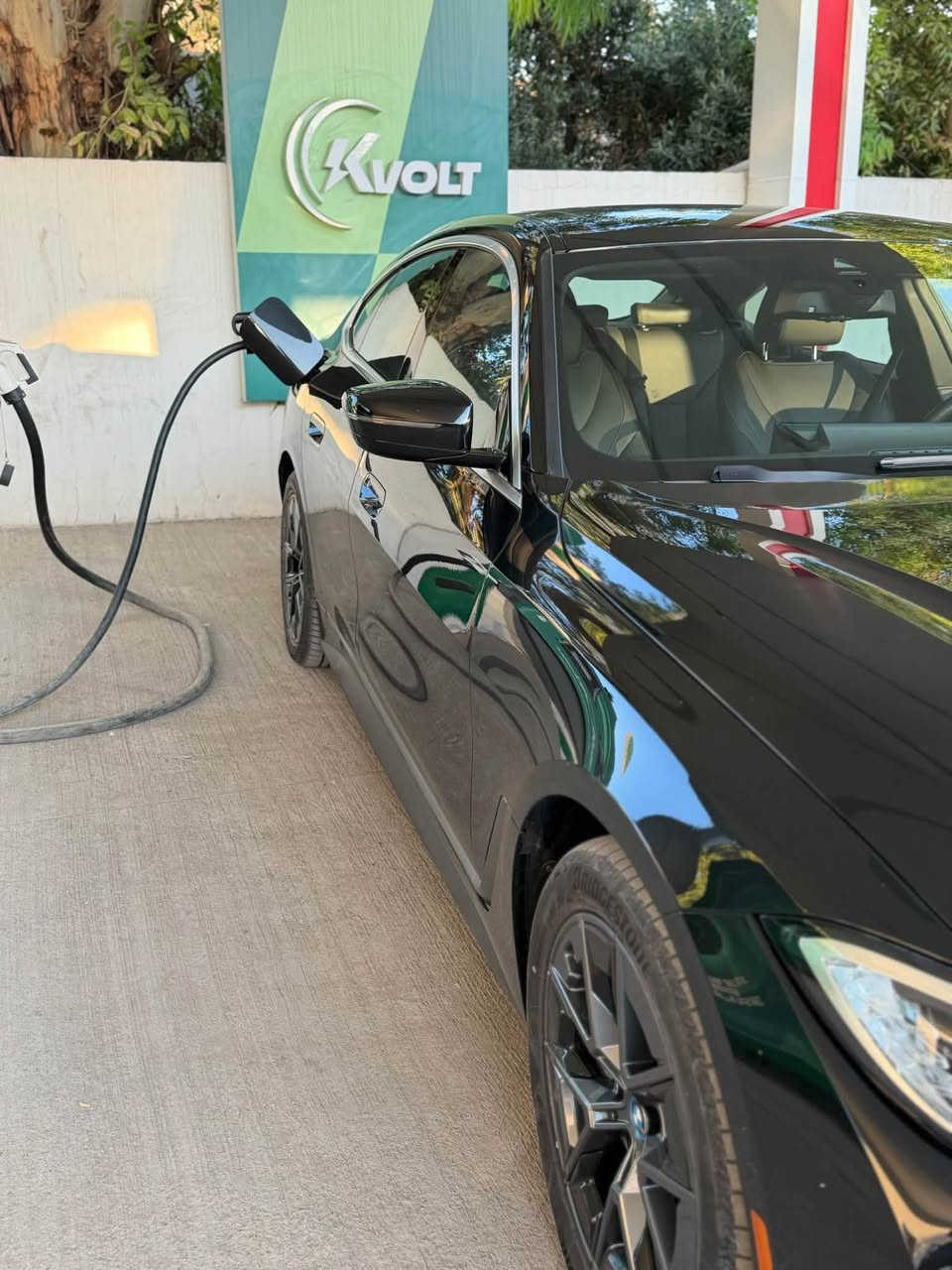 البيع او مروس
BMW i4 eDrive35 

السعر 290

موديل 2024 

السيارة كهرباء بلكامل 

ماشية -22الف ميل

.

‏‎بطارية ليثيوم ايون بسعة البطارية 84 (KWH) تقطع في الشحنة الواحدة ما يقارب الـ 500 كيلومتر

‏‎مدخلين شحن AC / Dc

‏‎الاضافات:

‏‎• فتحة سقف

‏‎• هاند بريك كهرباء مع نظام اوتوهولد

‏‎• عدة انظمة قيادة: Comfort / Sport / Eco Pro 

‏‎• هاند بريك كهرباء HOLD AUTO

‏‎• مقاعد جلدية فاخرة: كهربائية مع ذاكرة تخزين وضعية الجلوس

‏‎• تزيينات كاربون فايبر داخلية

‏‎• شاشة ثنائية منحنية مقاس 14.9 بوصة لنظام المعلومات والترفيه و 12.3 بوصة لشاشة السائق

‏‎• الشاشة تدعم التحكم بالأوامر الصوتية واللمس وإيماءات اليد Gesture Control وتدعم آبل كاربلاي وأندرويد أوتو

‏‎• ماوس للتحكم بالشاشة

‏‎• نظام ملاحة Navigation

‏‎• شاحن لاسلكي للهواتف المحمولة Wireless Charger

‏‎• بلوتوث / نقطة اتصال وايرلس WiFi Hotspot

‏‎• مخارج USB / AUX

‏‎• نظام الرؤية المحيطة 360 درجة بخاصية الـ 3D 

‏‎• تشغيل بدون مفتاح Keyless go

‏‎• نظام الدخول من غير مفتاح Keyless entry

‏‎• حساسات امامية وخلفية

‏‎• نظام تحذير من مغادرة المسار Lane Departure Warning

‏‎• نظام تحذير تغيير المسار Lane Change Warning

‏‎• مساعد الانتباه Attention Assistant

‏‎• مساعد اليقظة Attentiveness assistant

‏‎• نظام تحذير السرعة Speed Warning

‏‎• نظام تدخل التوجيه الذي يساعد في تعديل اتجاه السيارة تلقائيًا للحفاظ على المسار Steering Intervention

‏‎• نظام التحذير من الاصطدام الأمامي والخلفي Forward & Rear Collision Warning

‏‎• مانع انزلاق

‏‎• مثبت سرعة Cruise Control

‏‎• تحكم كامل في المقود مع أوامر صوتية

‏‎• غيارات عالستيرنج Paddle Shifters

‏‎• طارة مدفأة

‏‎• اضاءة ليد داخلية متعددة الألوان Ambient lighting

‏‎• اضاءة ترحيبية

‏‎• أضوية ليزر BMW Laser lights

‏‎• ليد BMW LED headlights

‏‎• مصابيح نهاريةLED ‎

‏‎• مصابيح خلفيةLED ‎

‏‎• جنطات قياس 19 انش

‏‎• مرايا كهرباء

‏‎• مرايا قابلة للطي كهربائيا مع اشارات انعطاف

‏‎• مكيف خلفي منفصل

‏‎• الضرار الباب الخلفي وباب امامي

‏‎•ايربك سقف فقط 

اربيل  . 📍 

مرقم كامل .السعر 290 بي مجال

التوصل 

***********

