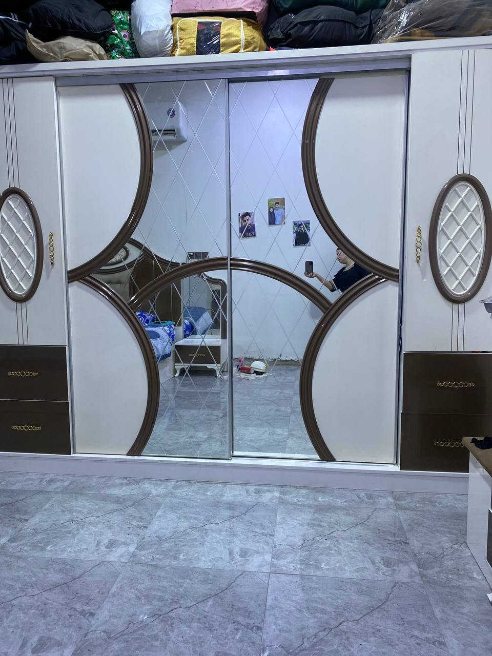 السلام عليكم
غرفه نوم للبيع
سعر 550 وبيها مجال

***********
