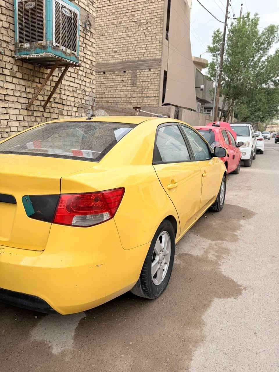 سيراتو 12 خليجي سيارة مال شغل 
محرك كير خير من اللة 
تايرات الامامي جديد الخلفي نص عمر 
حدادية جديدة مشط ستيرن جديد سيارة 
كبل للشارع خير من اللة تبرد ثلج باتري جديد 
والباقي شوفت عينك تجي شوف 
السعر 70
رقم الهاتف 
‏‪***********‬‏
مكان بغداد حي الجهاد
