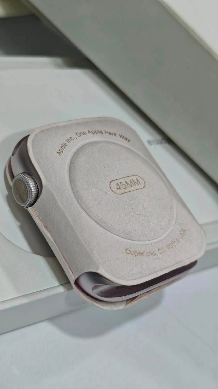 السلام عليكم ..
Apple Watch Series 9 45 mm GPS

ابل واتش جيل تاسع , حجم الشاشه ٤٥ وجي بي اس

الساعه ما شاء الله تلمع مثل ما موضحه بالصور

البطاريه ٩٤٪؜ بلادي ما مبدل بيها شي

الملحقات كامله كارتون وشاحنه وسير وحتى الكتلوگ موجود 

يعني جديده كلش

بيها هذا الفطر بالظهر لا مأثر على حساس ولا شي فقط فطر

الذاكرة : 64 كيكا

السعر : ٢٩٠ الف 

للاستفسار :

***********
