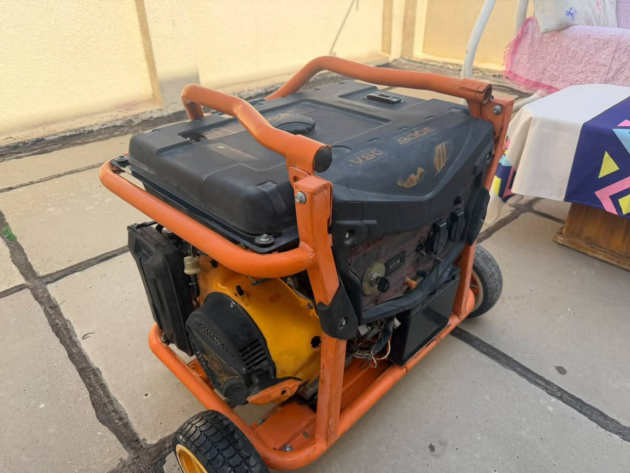 السلام عليكم اخوان مولدة بانزين فيكونتي 5.5 kva أمبير 23 نظافة 90 بالمية سعره 375 الف عنواني بغداد اليرموك ***********
