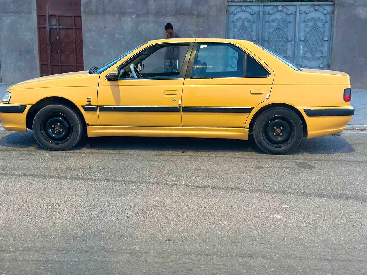 سلام عليكم
بيجو بارص موديل 2015 

سياره حلوه وجاهزه من كلشي ماعده التبريد نقص غاز 

السياره بسمي رقم بصره إنكليزي سنويه لل2031 

مكاني البصره الزبير 

السعر ٤٢ وبيها مجال للطيبين 

الاتصال ***********
