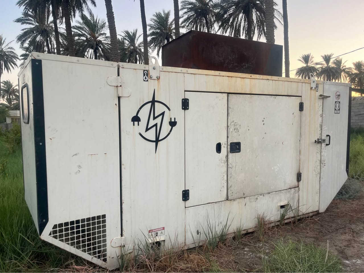 مولد بيركنز 6 سلندر ١٥٠ كيفي كاتم  
المولد بحاله نظيفه غير مجفت مع برودكشن 5110 حمايه المولد شغال وبحالة جيده 
التواصل خاص او الاتصال *********** ديوانية, القادسية
