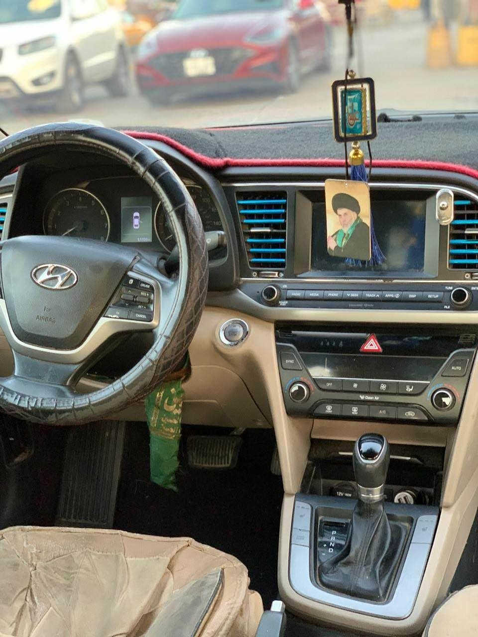 السلام عليكم النترا 2018 وارد امريكي ماشيه 51 ميل 
السيارة حادثهة 3 قطع بابين يمنه مبدلات بلادي وجاملغ ايمن امامي راجع بارد والسياره مغلفة عام اسود مات مكان السيارة شارع فلسطين تقاطع الصخرة للاستفسار *********** بغداد, العراق
