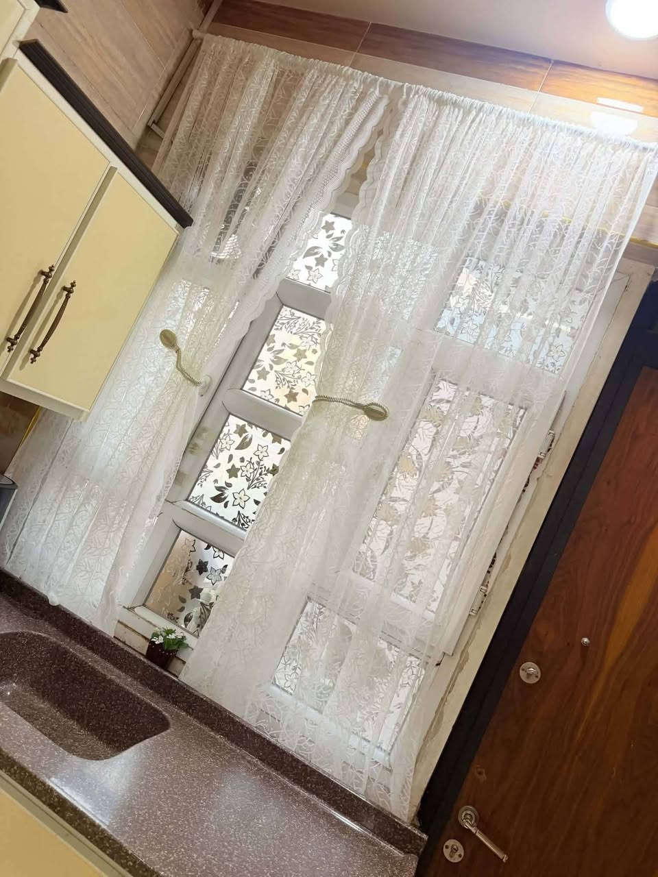 خياطة من بيت الزبائن
متوفر لدينا جميع انواع الستائر 
فقط القياس وصورة الشباك 
ونوع التول الي تطلبونة ح نوفرلكم كافة متطلباتكم 
للحجز خاص او مراسلة الرقم ؏ الواتساب
***********
