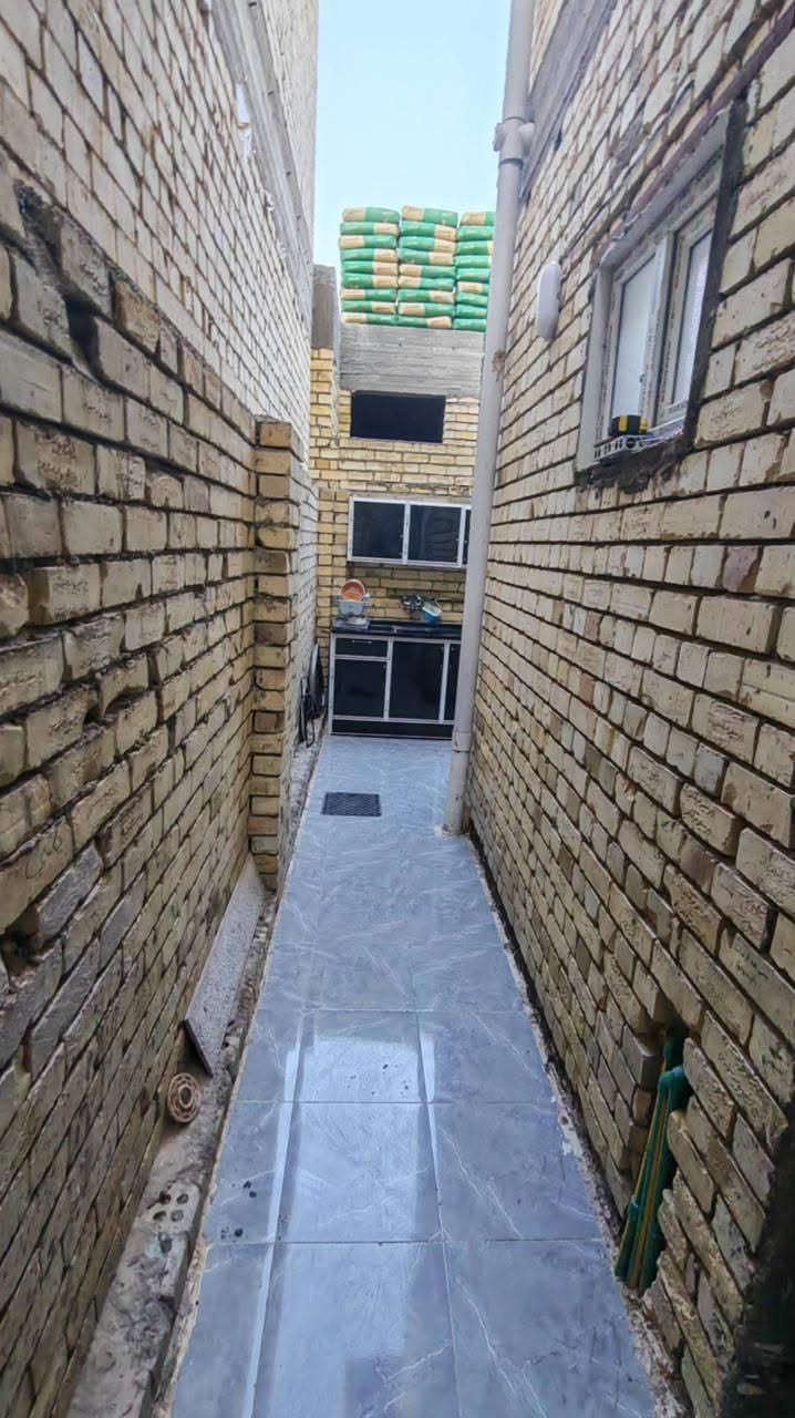 السلام عليكم دار للبيع طابو صرف المساحه 150م واجهه 7ونص نزال 20 بناء جديد طابوق جمهوري سقف صب أربع غرف نوم الطابق الارضي غرفة نوم كلدور مطبخ استقبال صحيات داخل وخارج الطابق الثاني ثلاث غرف نوم شارع 15م شارع ثمانين حي المصطفى للاستفسار ***********

