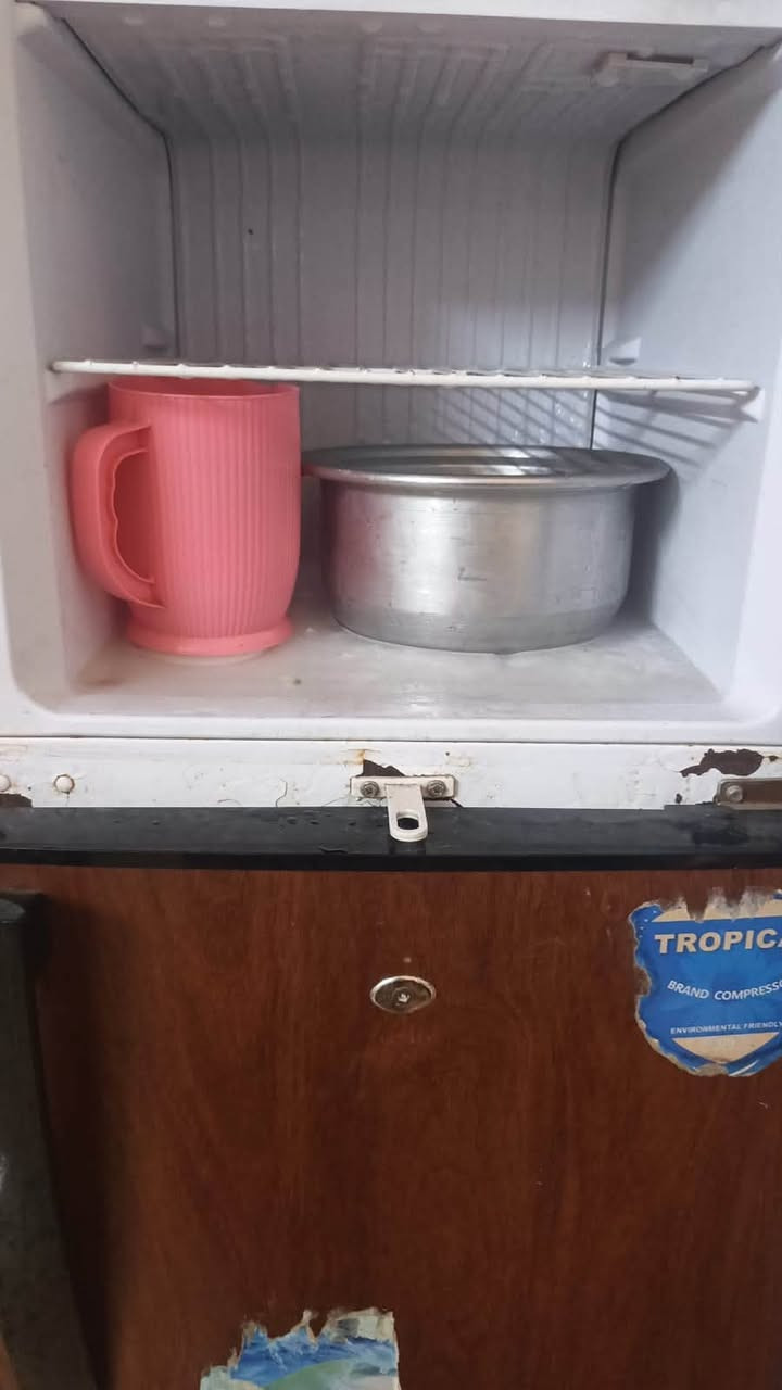 بيع مستعجل ⁉️⛔️
ثلاجه فقط الفريزر شغال سعر 70 

كنتور 3 قطع خشب تركي 160 

بيهن مجال بسيط 

مكاني يارمجه الشرقيه الأولى

*********** اتصال واتساب
