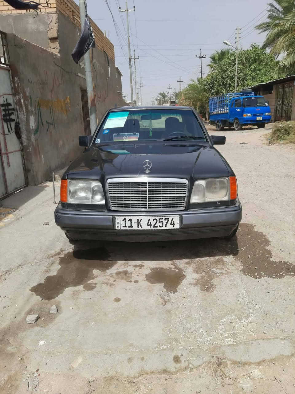 مارسيدس ٩١ قواعد سليمه
حدادة جديده من الطول للطول بطاريه جديده كهربائيات كلها تمام تخم تاير
غرفه جديده.. 
مكينه ٢٥٠٠ كايمه ابيعها على وضعها السعر ٣٥ قفل
العنوان بصرة الهارثه مبايل ***********
