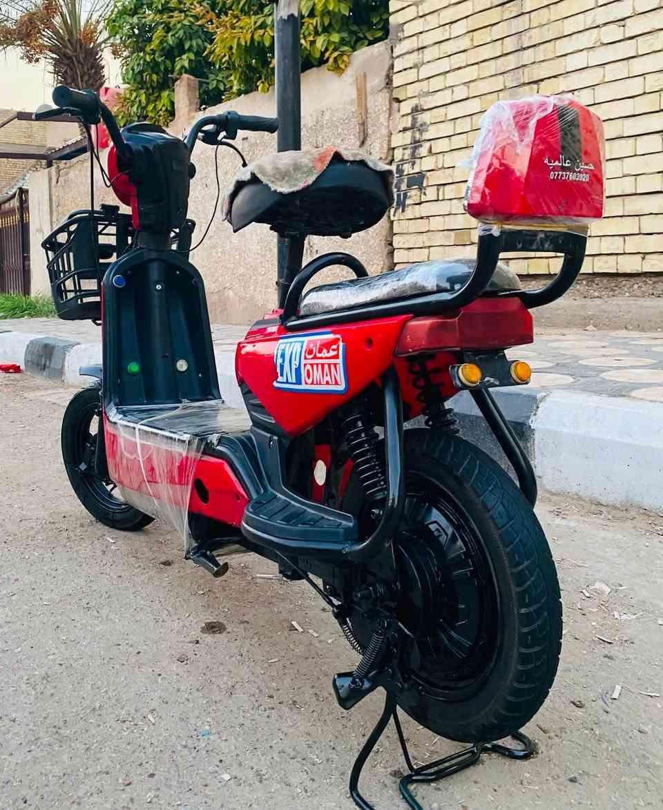 دراجه شحن باب اول خير من الله 
كلها كامله هورن كلوب نمر كلها شغاله 
جديده كلش 
السعر /190 الف وبيها مجال 
***********
بغداد الكمالية
