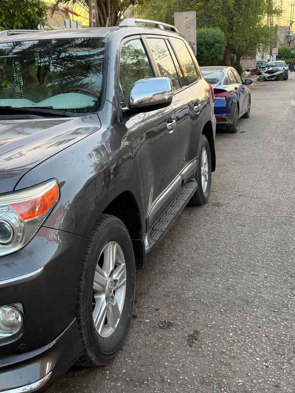 🤝السلام عليكم للبيع 
🚙تيوتا لاندكروز بريم 
موديل 2014 
مكينه V6
ماشيه 149KM 
 سياره مكفوله كفاله من الصبغ   بيها جراد شي بسيط مو هواي بالقماره 
مواصفات سياره 🚗
 فتحه 
شاشه 
تحكمات أنا فول
كشنات كهرباء 
مواصفات البريم  معروفه 
السعر 350 💸💵ورقه وبيها مجال
📍المكان الكرخ 
الاتصال ☎️هـ***********
