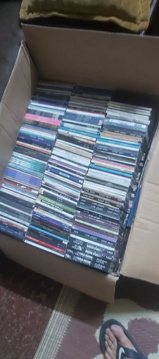 بيع مكتبة كاملة من أقراص CD وDVD صورة صوت من عراقي قديم وجديد وكوكتيلات وعربي وخليجي واجنبي قديم وجديد نسخ اصليه  نسخ طبع خاصه بالتسجيلات شروة كاملة للبيع للتواصل والاستفسار الاتصال على الرقم *********** واتساب
