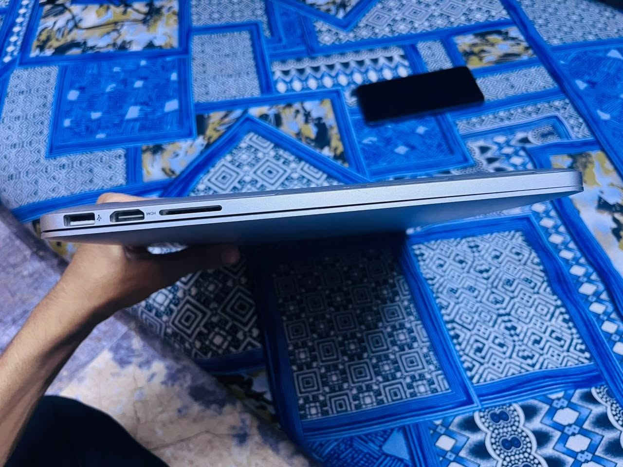 💰  السعر: 320,000 د.ع قفل—
معندي توصيل

📍 بغداد

المواصفات: • Intel Core i7-4HQ
• RAM 16GB
• SSD 256GB
• شاشة 15.6-inch
• البطارية بحالة طبيعية
• الجهاز نظيف جداً والاستخدام عليه خفيف

🖥️ ملاحظة: توجد مشكلة/آثار خفيفة داخل الشاشة، لكنها لا تؤثر بشكل كبير على الاستخدام اليومي، ويمكن ملاحظتها أكثر على الخلفيات الفاتحة.

الجهاز شغال بشكل طبيعي ومثبت عليه macOS Monterey.

📞 للتواصل: ***********
او خاص بس اتاخر بالرد مرات

نص مكتوب في الصور:
- Haiji_Moon Enter Password