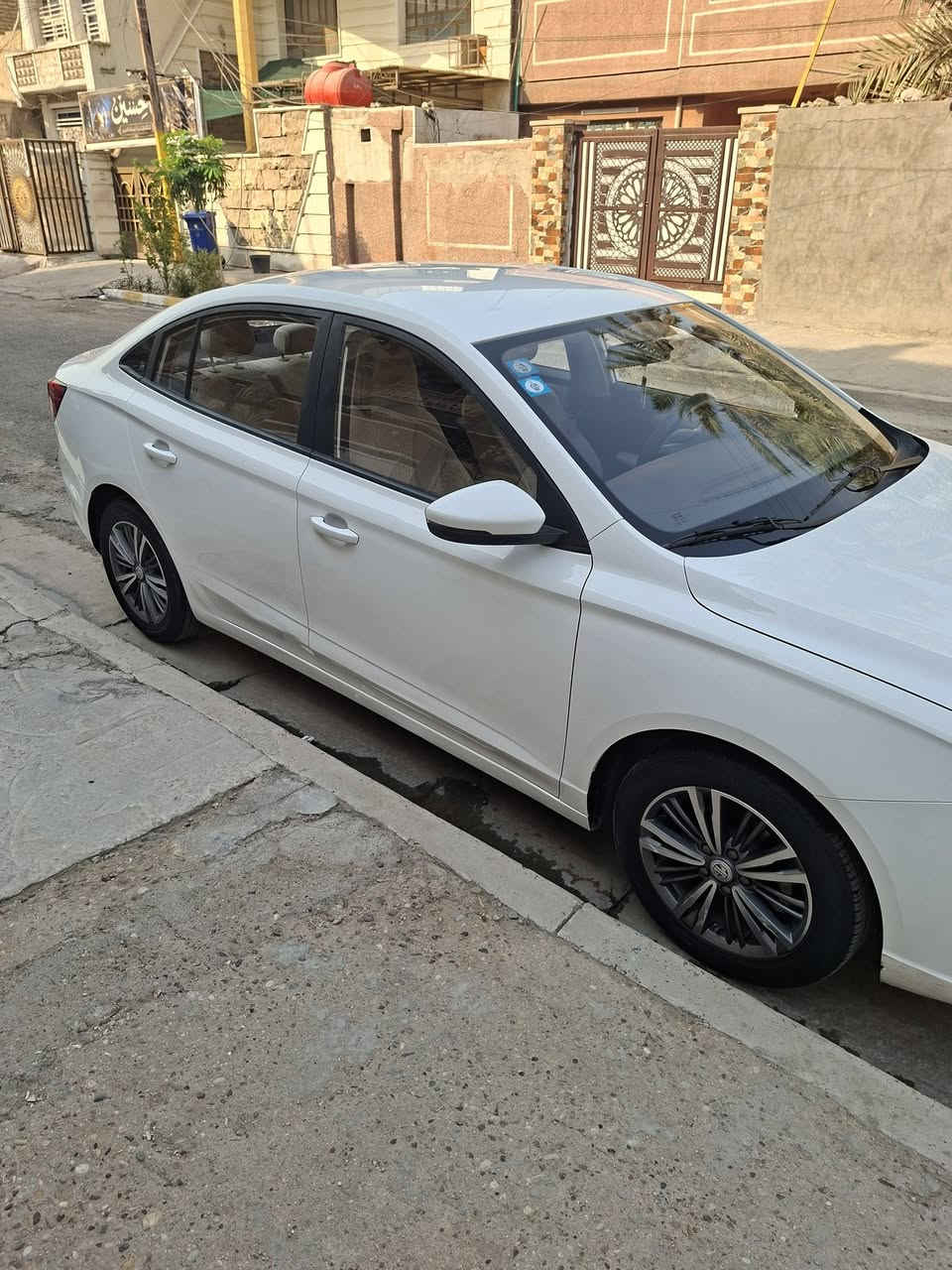 السلام عليكم 
MG 5 للبيع
موديل 24
محرك 1500 تنفس طبيعي 
ماشيه 48 الف كيلو 
مواصفات عادية شاشة عطلات و شاشة اندرويد و مثبت سرعة 
المحرك و الكير و الكهربائيات مكفولة 
الكشر بي بارد بالبنيد حك شبر 
السيارة داخلة ضمن ضمان الشركة
 جميع الصيانات الدورية مسويها بالشركة
 السيارة استخدام شخصي ومحافظ عليها
السعر 90 $ 
***********
